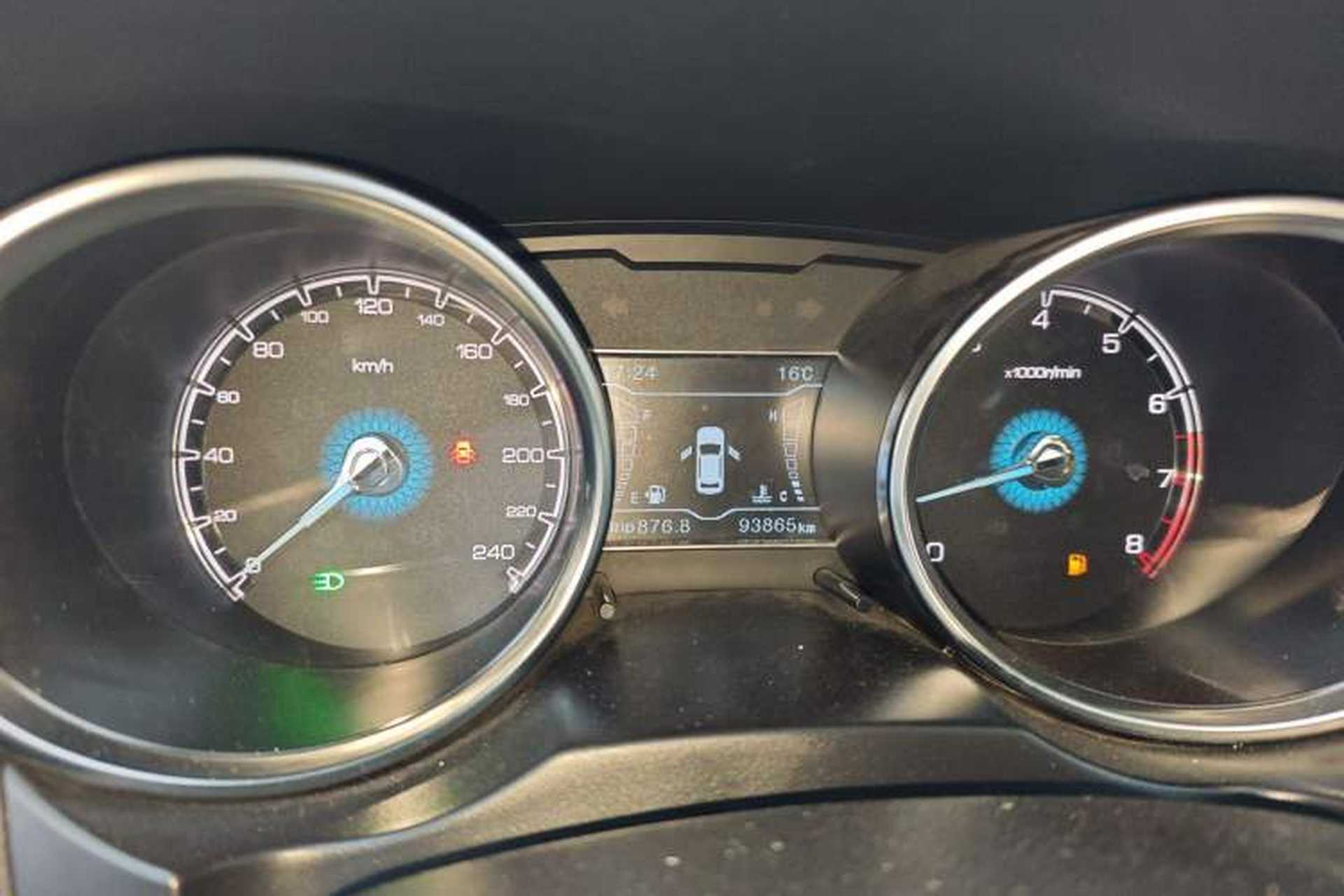 Used Zotye SR7 2016 1.5T Manual Cube Heart Edition China V Standard Odometer Close Up