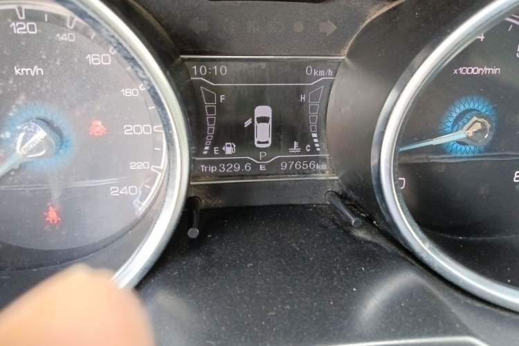 Used Zotye SR7 2016 1.5T CVT Cube Road Edition China V Standard Odometer Close Up