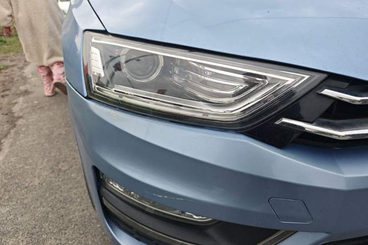Used Zotye SR7 2016 1.5T Manual Cube Heart Edition China V Standard Right Front Headlight
