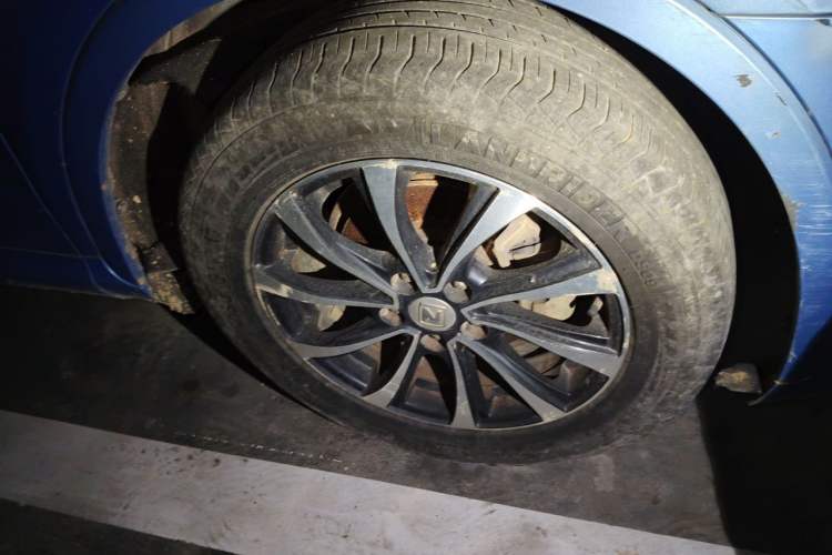 Used Zotye SR7 2016 1.5T CVT Cube Heart Edition China V Standard Right Front Wheel Hub