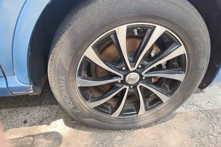 Used Zotye SR7 2016 1.5T Manual Cube Road Edition China V Standard Right Front Wheel Hub