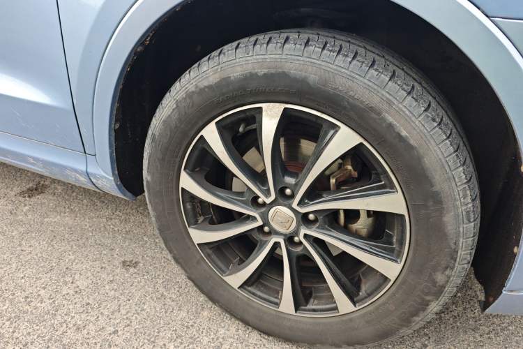 Used Zotye SR7 2016 1.5T Manual Cube Heart Edition China V Standard Right Front Wheel Hub