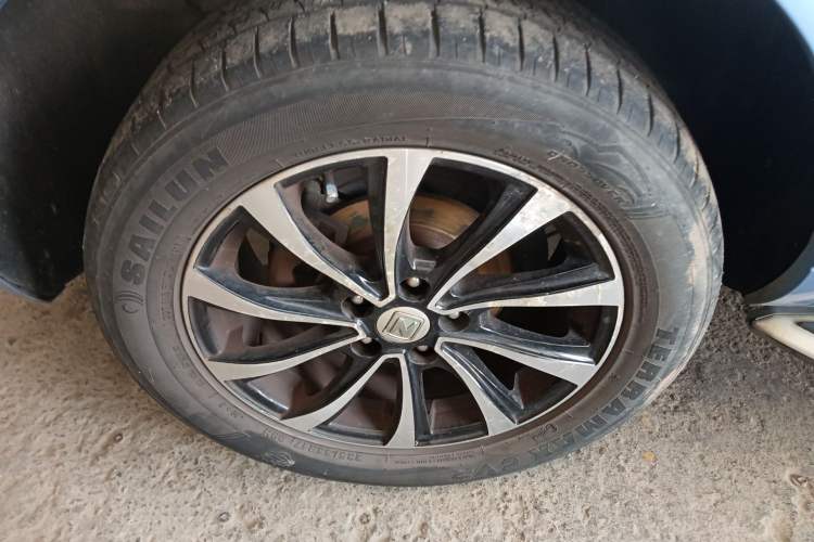Used Zotye SR7 2016 1.5T CVT Cube Heart Edition China V Standard Right Rear Wheel Hub