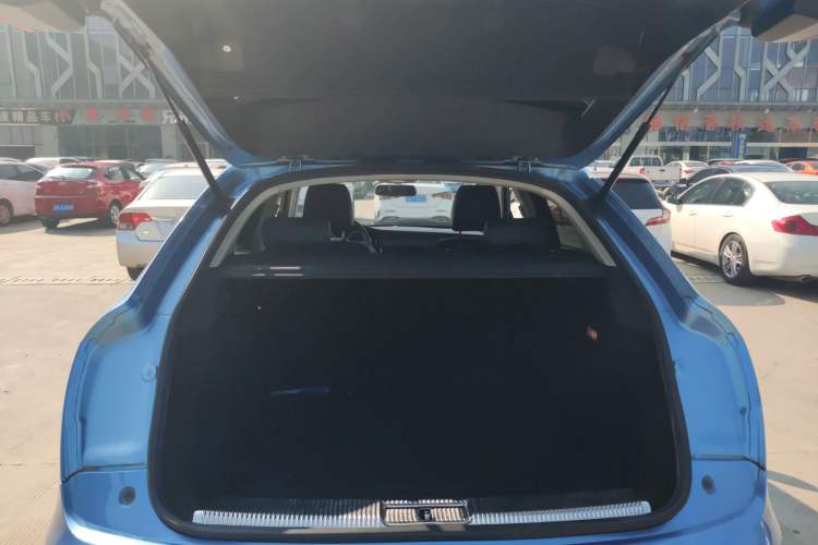 Used Zotye SR7 2016 1.5T CVT Cube Heart Edition China V Standard Trunk