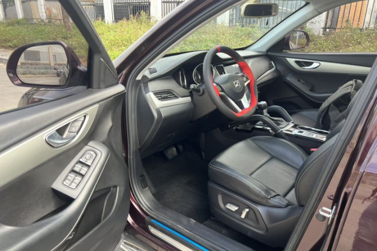 Used Zotye SR7 2016 1.5T CVT Cube Heart Edition China V Standard Interior 6
