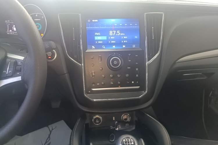 Used Zotye SR7 2016 1.5T Manual Cube Road Edition China IV Standard Audio And AC Panel