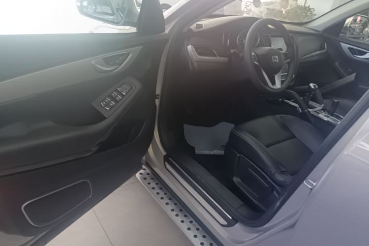 Used Zotye SR7 2016 1.5T Manual Cube Road Edition China IV Standard Driver Seat