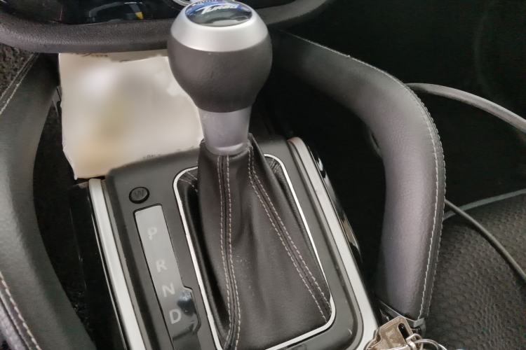 Used Zotye SR7 2016 1.5T CVT Cube Heart Edition China IV Standard Gear Lever