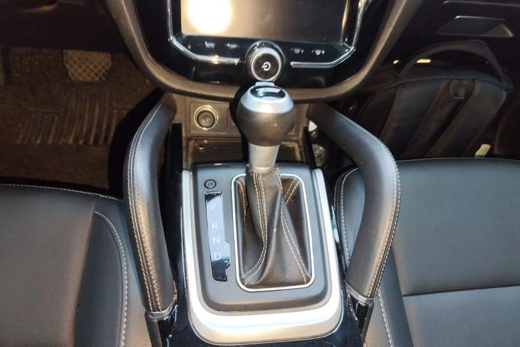 Used Zotye SR7 2016 1.5T CVT Cube Heart Edition China V Standard Gear Lever
