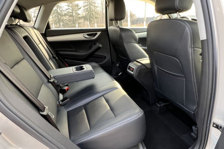 Used Zotye SR7 2016 1.5T CVT Cube Heart Edition China IV Standard Interior 1