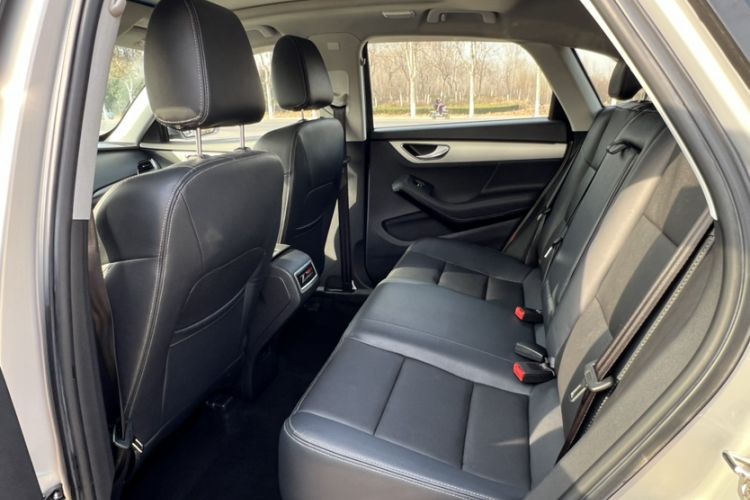 Used Zotye SR7 2016 1.5T CVT Cube Heart Edition China IV Standard Interior 2