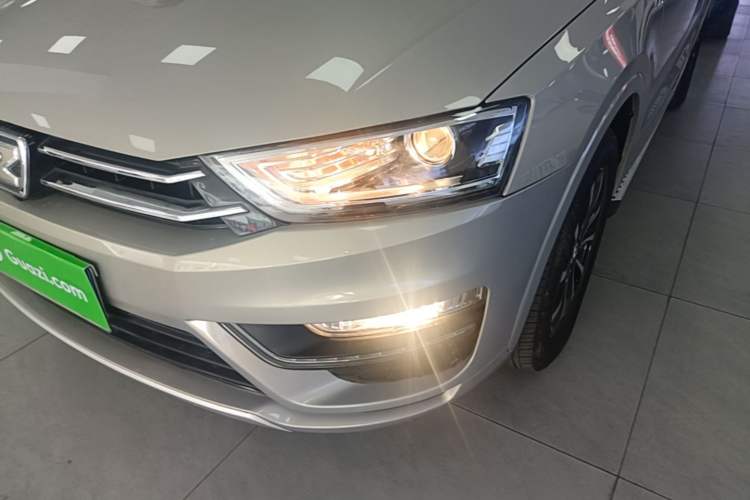Used Zotye SR7 2016 1.5T Manual Cube Road Edition China IV Standard Left Front Headlight
