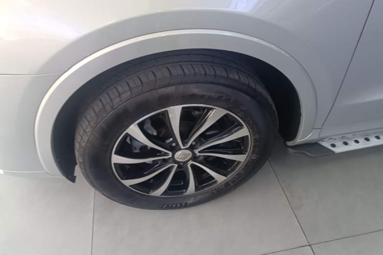 Used Zotye SR7 2016 1.5T Manual Cube Road Edition China IV Standard Left Front Wheel Hub