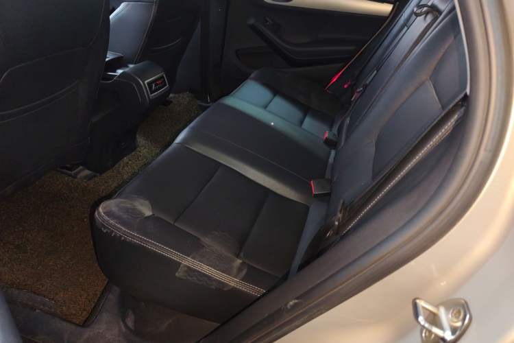 Used Zotye SR7 2016 1.5T CVT Cube Heart Edition China V Standard Left Rear Seat