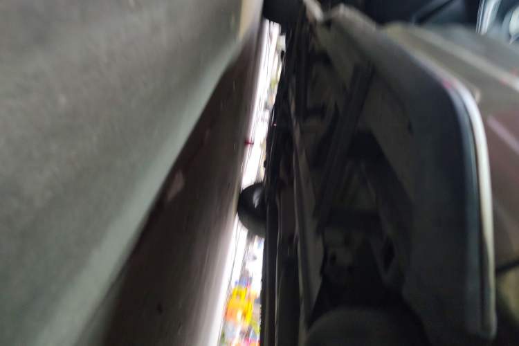 Used Zotye SR7 2016 1.5T CVT Cube Heart Edition China V Standard Left Side Sill