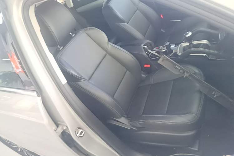 Used Zotye SR7 2016 1.5T Manual Cube Road Edition China IV Standard Right Front Seat