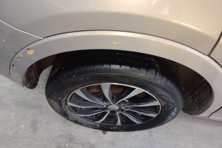 Used Zotye SR7 2016 1.5T CVT Cube Heart Edition China V Standard Right Rear Wheel Hub