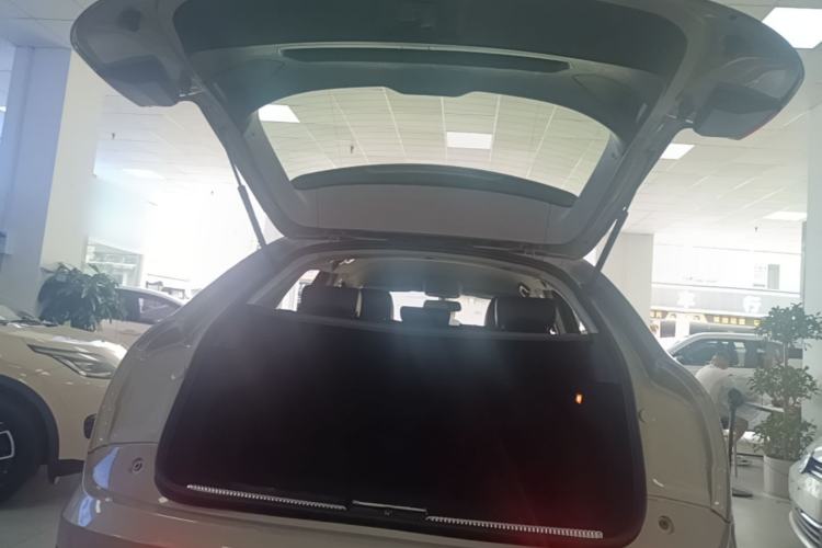 Used Zotye SR7 2016 1.5T Manual Cube Road Edition China IV Standard Trunk