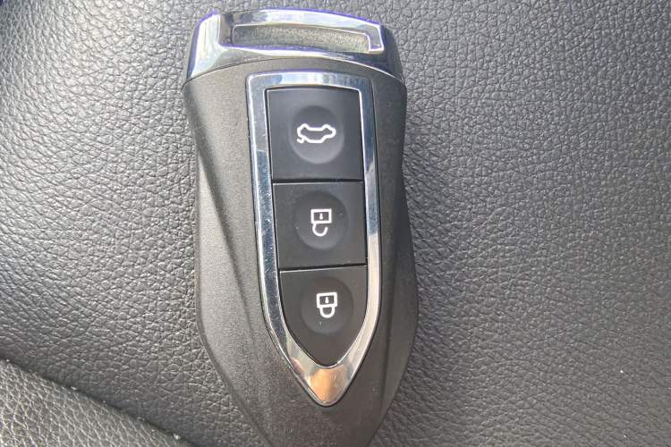 Used Zotye SR7 2016 1.5T CVT Cube Heart Edition China V Standard Interior 1