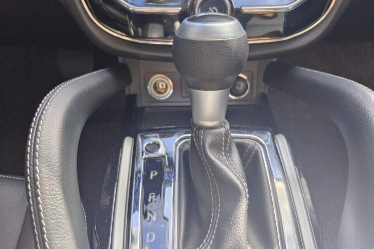 Used Zotye SR7 2016 1.5T CVT Cube Heart Edition China V Standard Interior 5