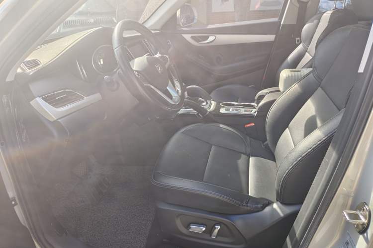 Used Zotye SR7 2016 1.5T CVT Cube Heart Edition China V Standard Interior 6
