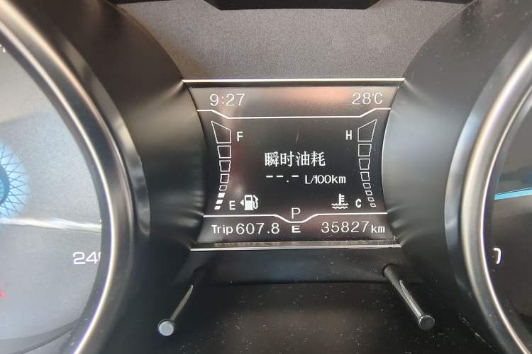 Used Zotye SR7 2016 1.5T CVT Cube Heart Edition China V Standard Odometer Close Up