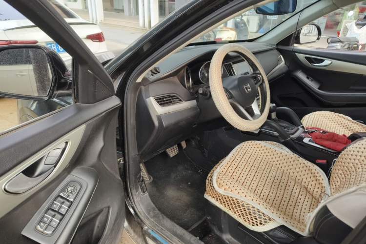 Used Zotye SR7 2016 1.5T CVT Cube Road Edition China V Standard Driver Seat