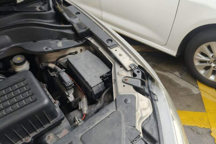 Used Zotye SR7 2016 1.5T CVT Cube Heart Edition China V Standard Engine Bay Left