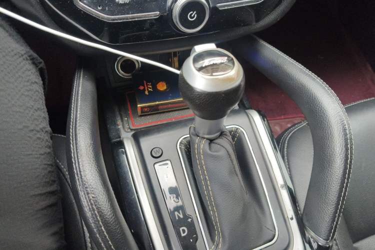 Used Zotye SR7 2016 1.5T CVT Cube Heart Edition China V Standard Gear Lever