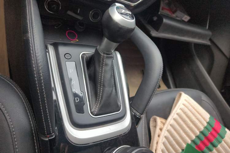 Used Zotye SR7 2016 1.5T CVT Cube Heart Edition China V Standard Gear Lever