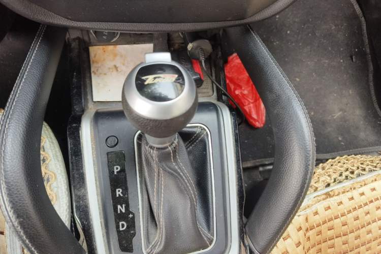 Used Zotye SR7 2016 1.5T CVT Cube Road Edition China V Standard Gear Lever