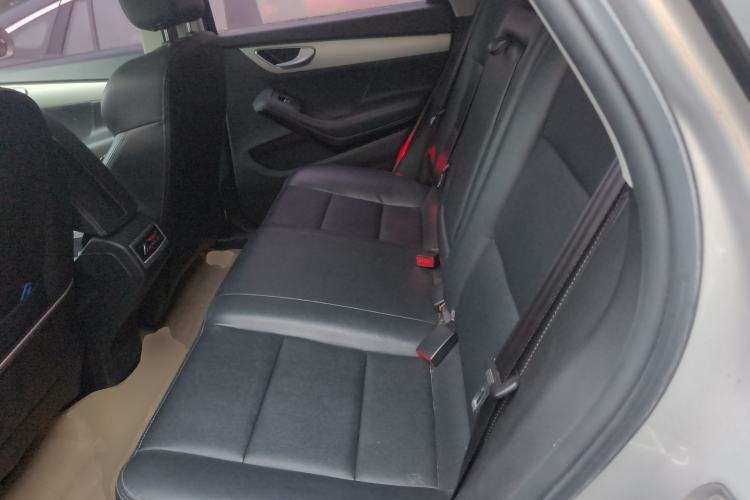 Used Zotye SR7 2016 1.5T CVT Cube Heart Edition China V Standard Left Rear Seat