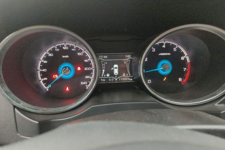 Used Zotye SR7 2016 1.5T CVT Cube Heart Edition China V Standard Odometer Close Up