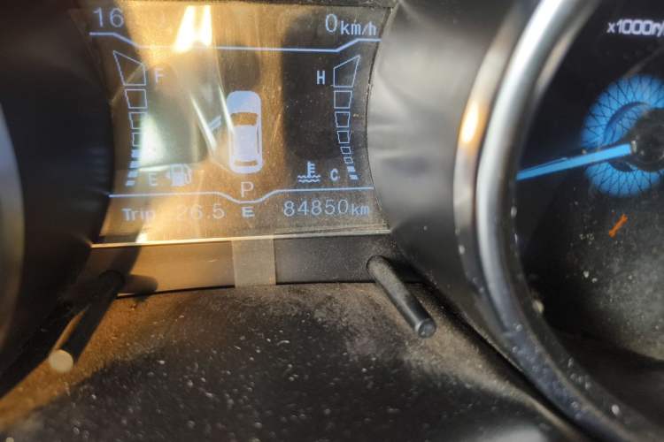 Used Zotye SR7 2016 1.5T CVT Cube Road Edition China V Standard Odometer Close Up