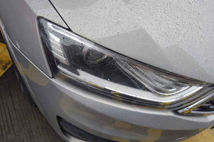 Used Zotye SR7 2016 1.5T CVT Cube Heart Edition China V Standard Right Front Headlight