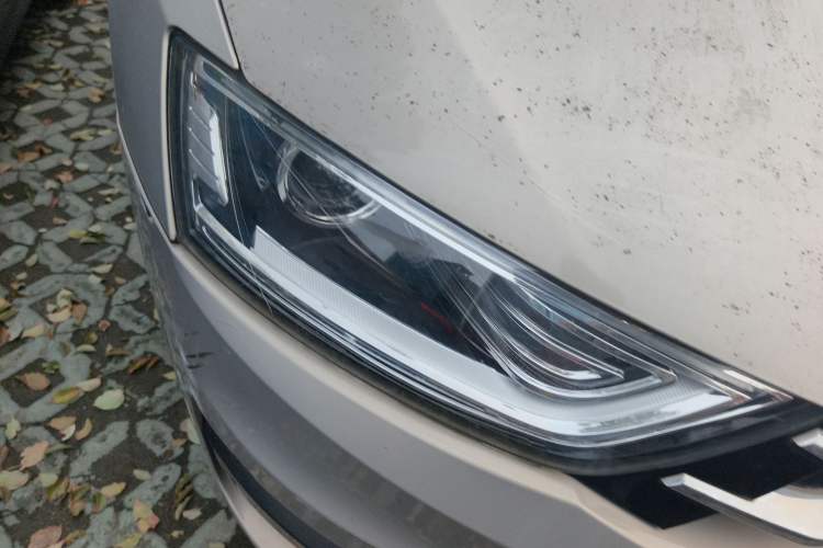 Used Zotye SR7 2016 1.5T CVT Cube Heart Edition China V Standard Right Front Headlight