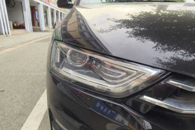 Used Zotye SR7 2016 1.5T CVT Cube Road Edition China V Standard Right Front Headlight