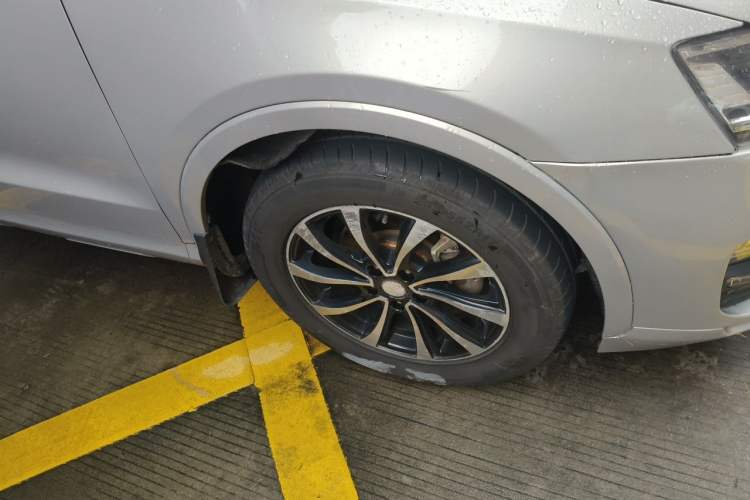 Used Zotye SR7 2016 1.5T CVT Cube Heart Edition China V Standard Right Front Wheel Hub