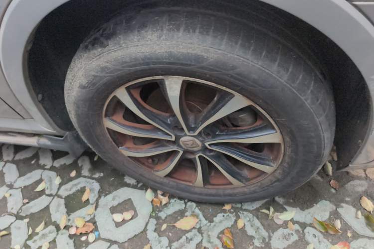 Used Zotye SR7 2016 1.5T CVT Cube Heart Edition China V Standard Right Front Wheel Hub