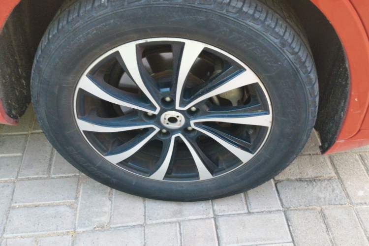Used Zotye SR7 2016 1.5T CVT Cube Heart Edition China IV Standard Right Front Wheel Hub