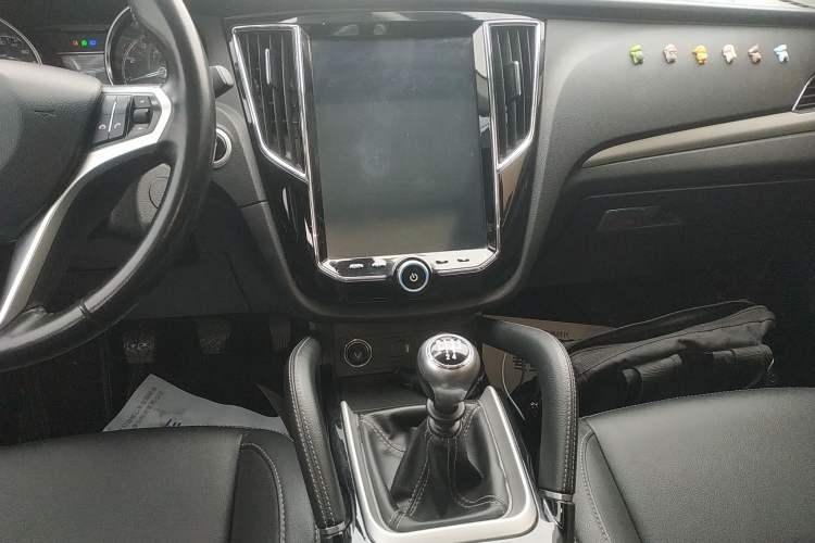 Used Zotye SR7 2016 1.5T Manual Cube Heart Edition China V Standard Audio And AC Panel