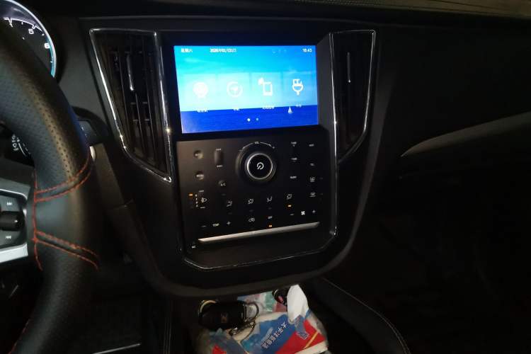 Used Zotye SR7 2016 1.5T Manual Cube Road Edition China V Standard Audio And AC Panel
