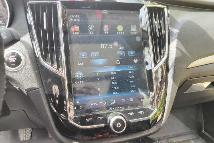 Used Zotye SR7 2016 1.5T Manual Cube Heart Edition China IV Standard Audio And AC Panel