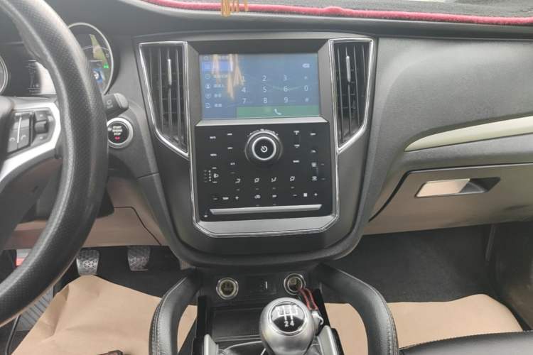 Used Zotye SR7 2016 1.5T Manual Cube Road Edition China V Standard Audio And AC Panel