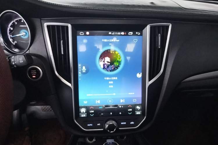 Used Zotye SR7 2016 1.5T CVT Cube Heart Edition China V Standard Audio And AC Panel