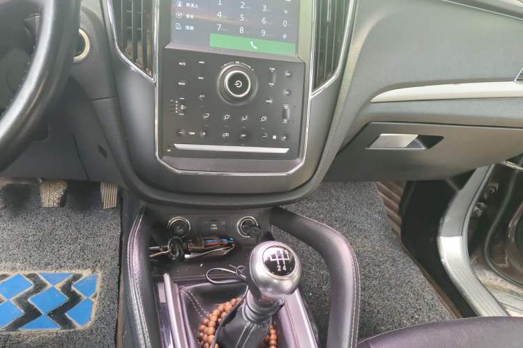 Used Zotye SR7 2016 1.5T Manual Cube Road Edition China V Standard Audio And AC Panel