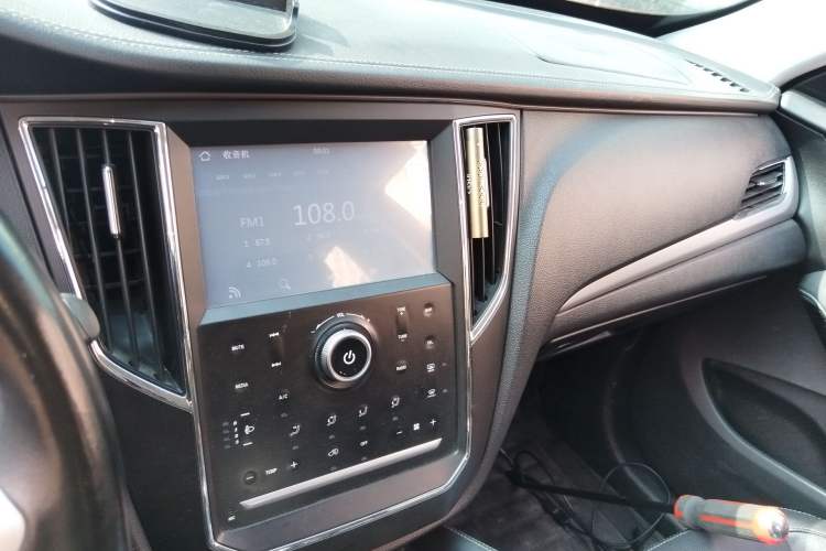 Used Zotye SR7 2016 1.5T Manual Cube Road Edition China V Standard Audio And AC Panel