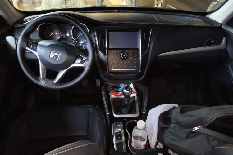 Used Zotye SR7 2016 1.5T Manual Cube Road Edition China V Standard Center Console