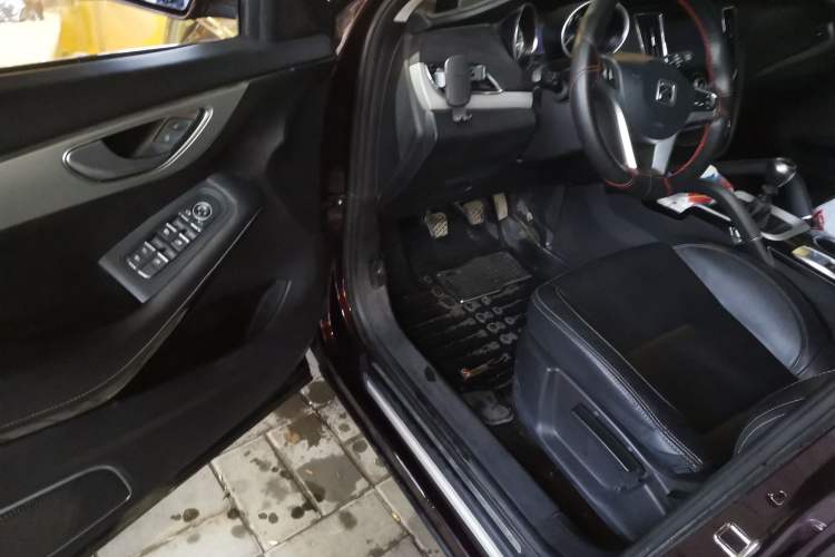 Used Zotye SR7 2016 1.5T Manual Cube Road Edition China V Standard Driver Seat
