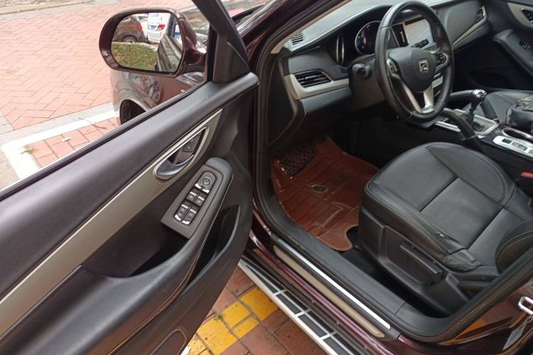 Used Zotye SR7 2016 1.5T Manual Cube Road Edition China V Standard Driver Seat